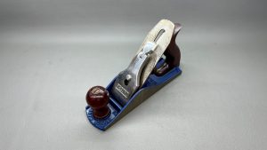 Hardly used this Record No 4 Smoothing Plane made in England has a beautiful tote and knob