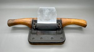 Vintage Scraper Plane With 4 1/4" Scraper Blade In Good Condition Logo On Cutter L.& I. J. White Buffalo NY 1837
