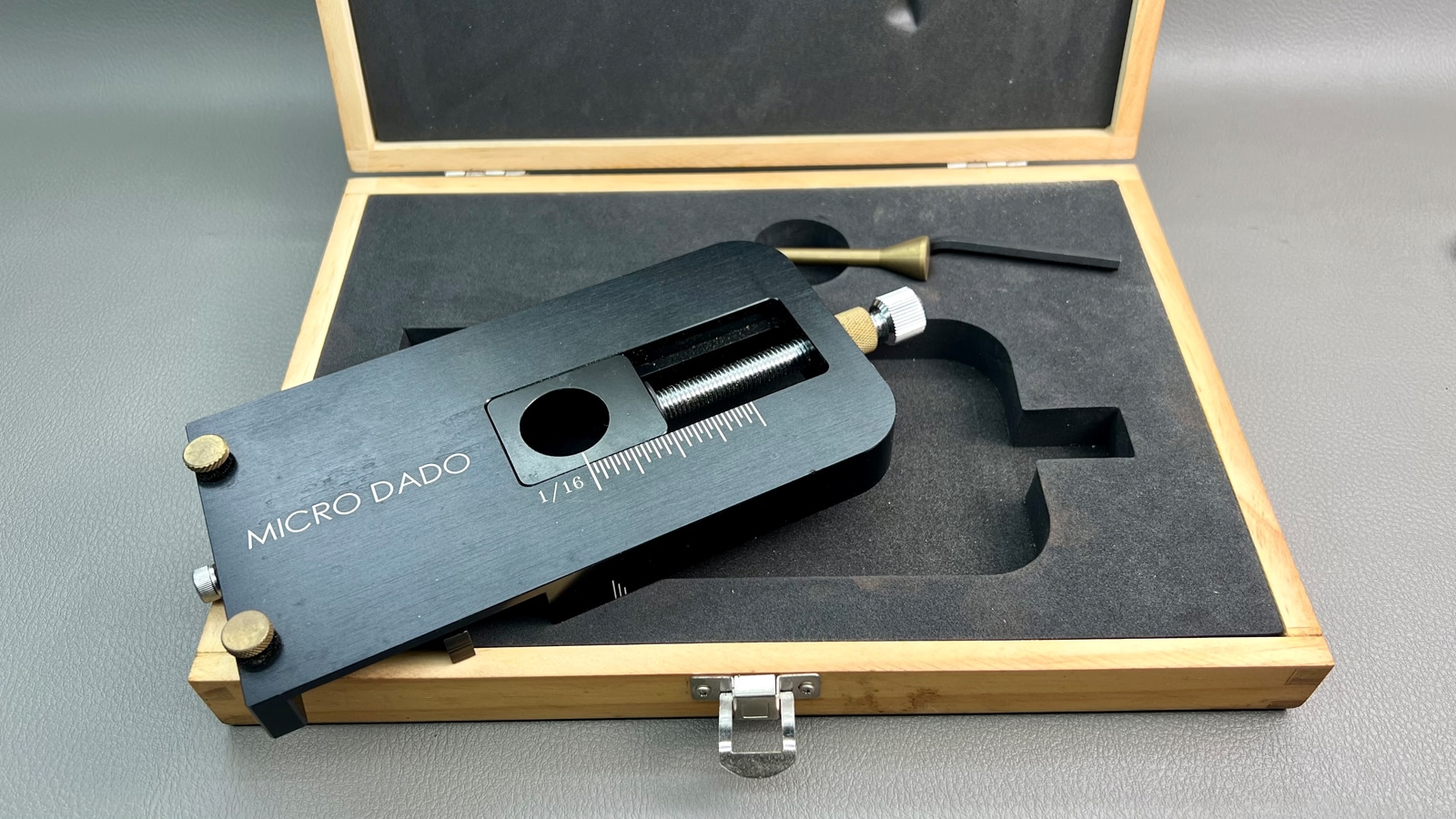 Progrip Micro Dado making difficult micro adjustments for Material Thickness In Good Condition